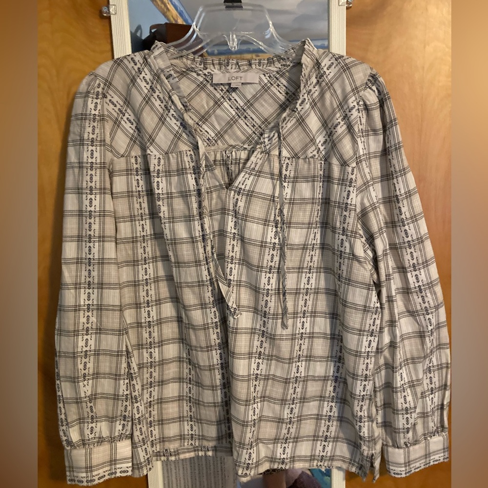 Loft lightweight blouse excellent condition.
